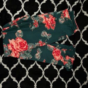 Size OS, Never worn-Lularoe Rose leggings